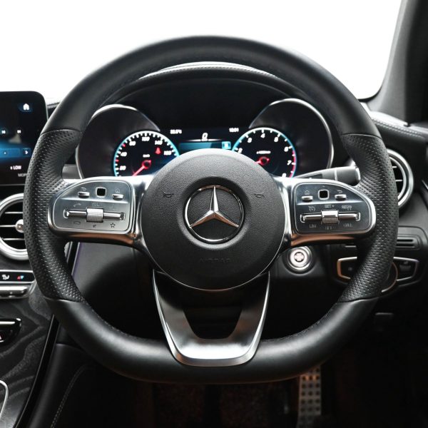 Mercedes-Benz GLC300 2.0 4MATIC AMG AT (2021) - Image 4
