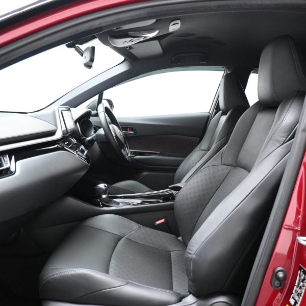 Toyota C-HR Wagon 5dr 1.8 AT (2018) - Image 11