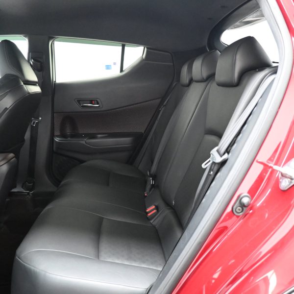 Toyota C-HR Wagon 5dr 1.8 AT (2018) - Image 13