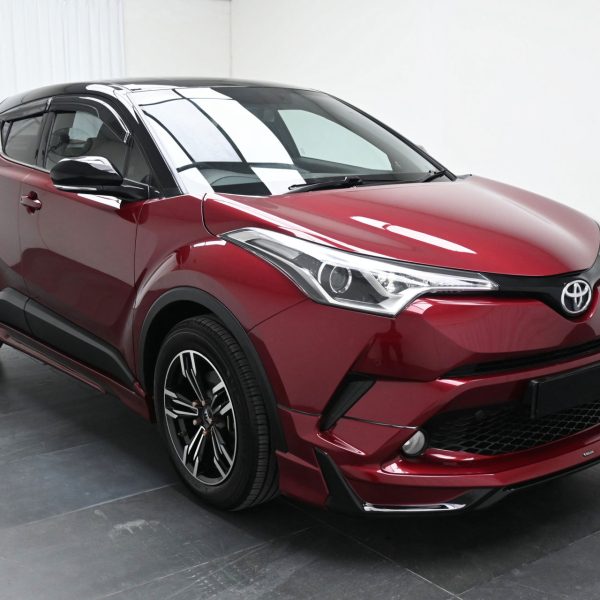 Toyota C-HR Wagon 5dr 1.8 AT (2018) - Image 3