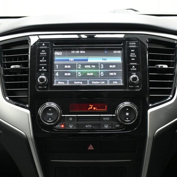 Mitsubishi Triton KL-Facelift Pickup 4dr DCab VGT AT 4WD 2.4DDiT AT (2019) - Image 14