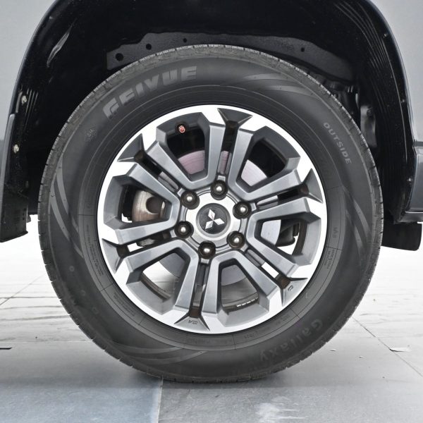 Mitsubishi Triton KL-Facelift Pickup 4dr DCab VGT AT 4WD 2.4DDiT AT (2019) - Image 5