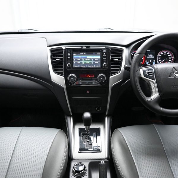 Mitsubishi Triton KL-Facelift Pickup 4dr DCab VGT AT 4WD 2.4DDiT AT (2019) - Image 9