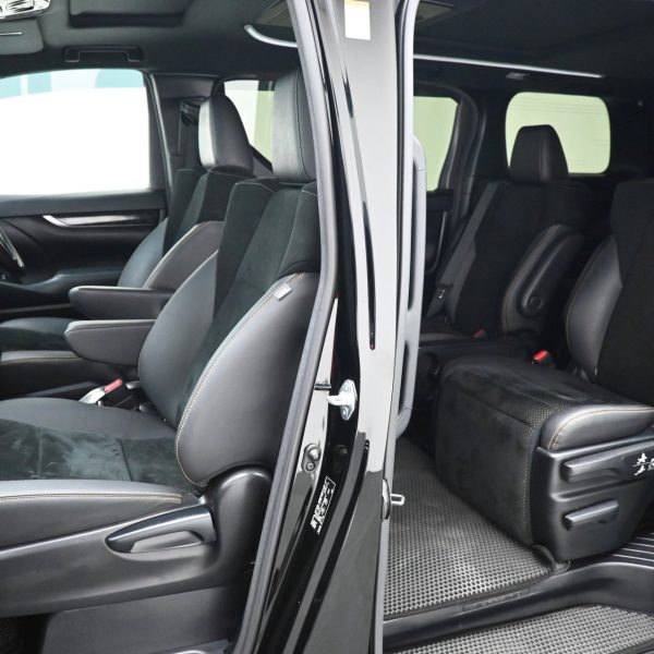 Toyota Alphard 2.5 S A TYPE GOLD AT (2020) - Image 17