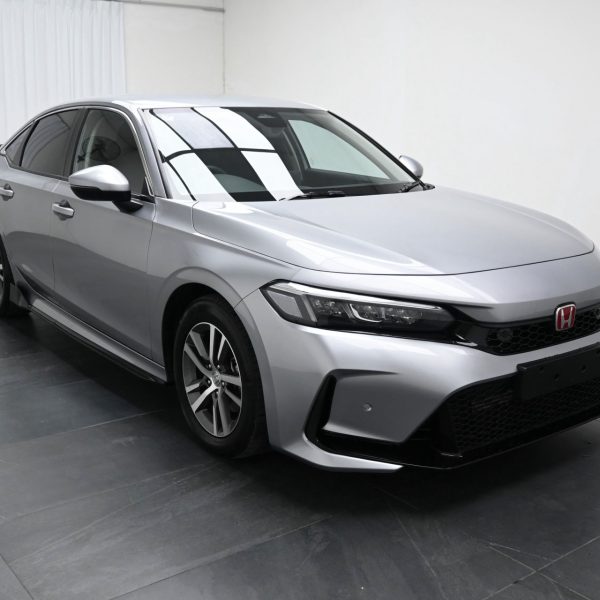 Honda Civic 1.5 E Auto AT (2023) - Image 3