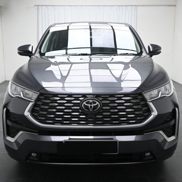 Toyota Innova ZENIX 2.0 HEV AT (2023) - Image 2