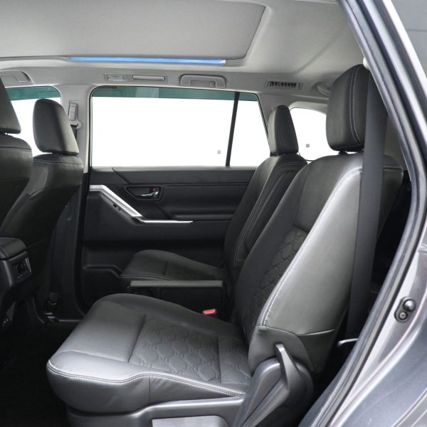 Toyota Innova ZENIX 2.0 HEV AT (2023) - Image 11