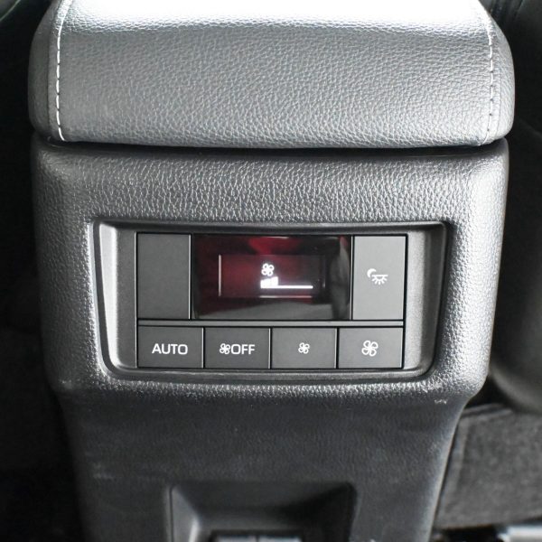 Toyota Innova ZENIX 2.0 HEV AT (2023) - Image 17