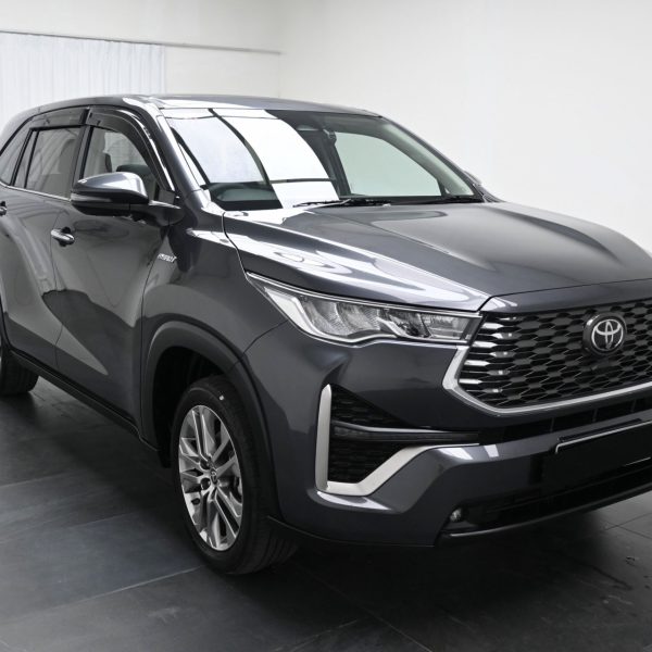 Toyota Innova ZENIX 2.0 HEV AT (2023) - Image 3