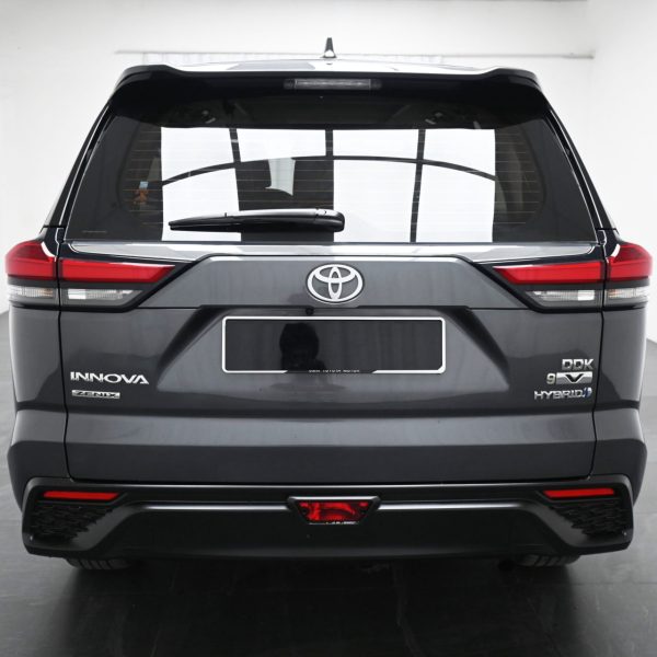 Toyota Innova ZENIX 2.0 HEV AT (2023) - Image 5