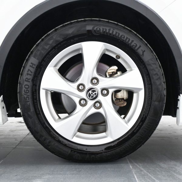 Toyota C-HR Wagon 5dr 1.8 AT (2018) - Image 17