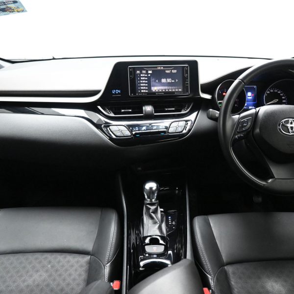 Toyota C-HR Wagon 5dr 1.8 AT (2018) - Image 7