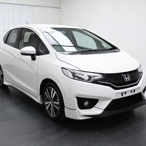 Honda Jazz GK Hatch 5dr V i-VTEC CVT FWD 1.5i AT (2016) - Image 3