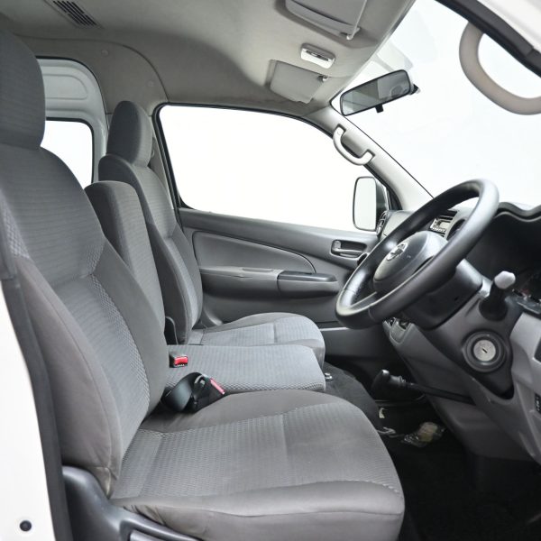 Nissan NV350 Urvan Van 4dr High Roof 14st Man 5sp RWD 2.5DDiT MT (2017) - Image 8