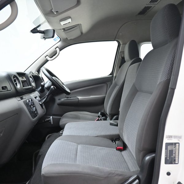 Nissan NV350 Urvan Van 4dr High Roof 14st Man 5sp RWD 2.5DDiT MT (2017) - Image 9