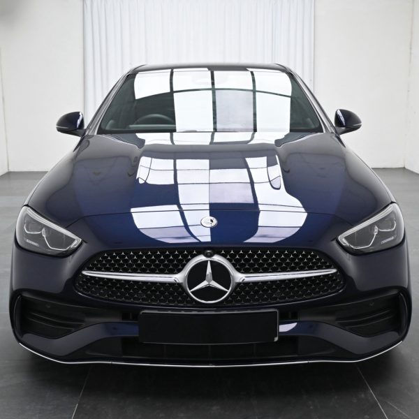 Mercedes-Benz C300 2.0 AMG Line AT (2023) - Image 2
