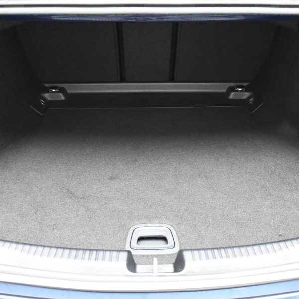 Mercedes-Benz C300 2.0 AMG Line AT (2023) - Image 20