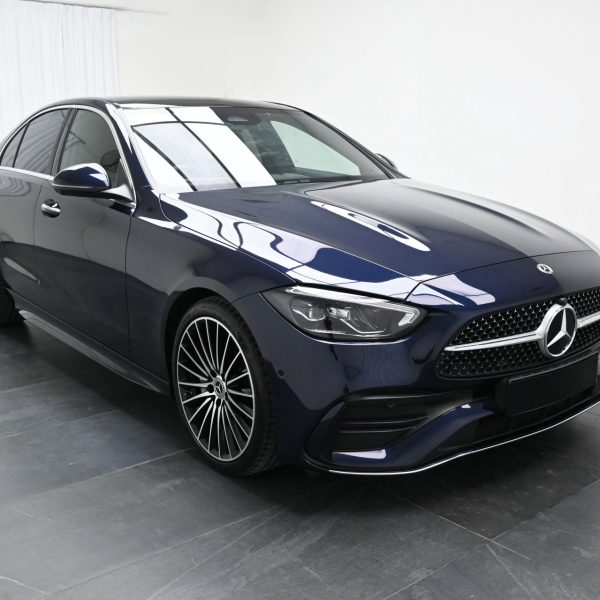 Mercedes-Benz C300 2.0 AMG Line AT (2023) - Image 3
