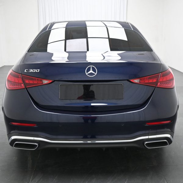 Mercedes-Benz C300 2.0 AMG Line AT (2023) - Image 5