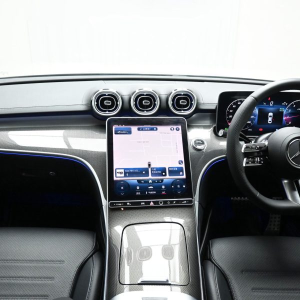 Mercedes-Benz C300 2.0 AMG Line AT (2023) - Image 7