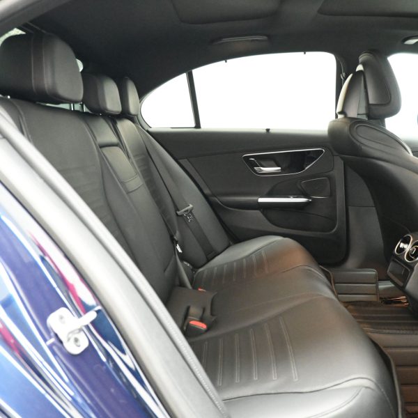 Mercedes-Benz C300 2.0 AMG Line AT (2023) - Image 10