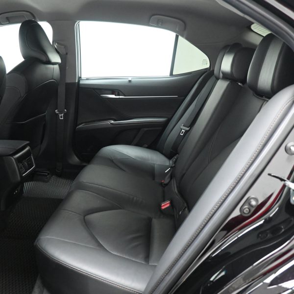 Toyota Camry 2.5 V Auto AT (2022) - Image 11