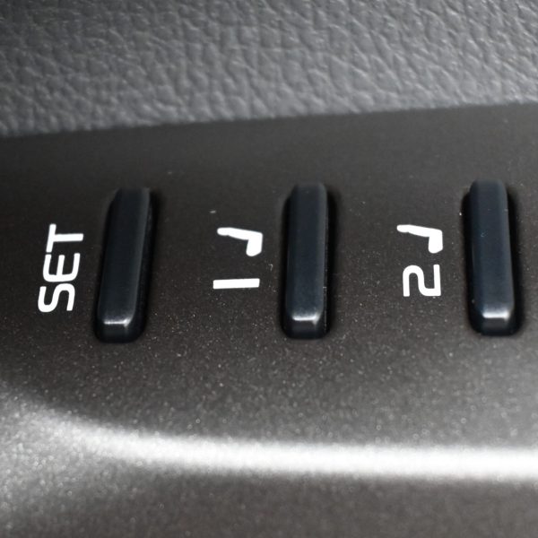 Toyota Camry 2.5 V Auto AT (2022) - Image 13