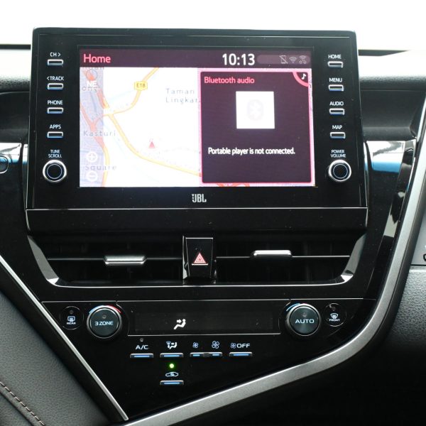 Toyota Camry 2.5 V Auto AT (2022) - Image 14