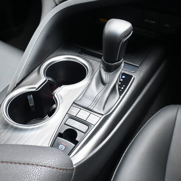 Toyota Camry 2.5 V Auto AT (2022) - Image 15