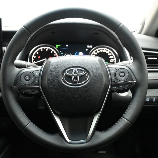 Toyota Camry 2.5 V Auto AT (2022) - Image 16