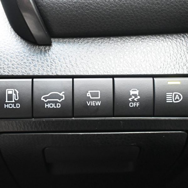 Toyota Camry 2.5 V Auto AT (2022) - Image 17