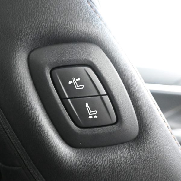 Toyota Camry 2.5 V Auto AT (2022) - Image 18