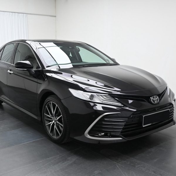 Toyota Camry 2.5 V Auto AT (2022) - Image 3