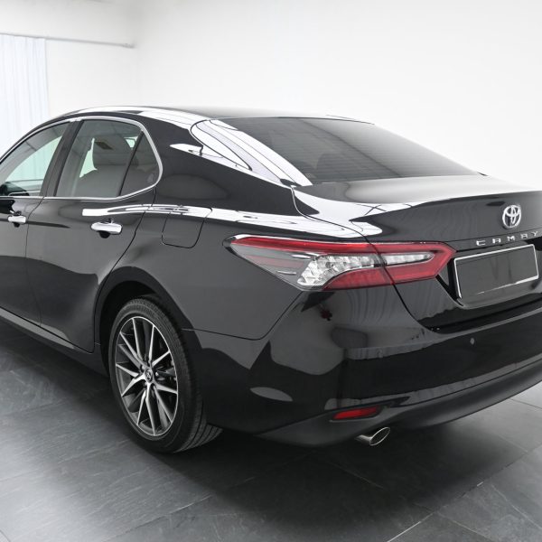 Toyota Camry 2.5 V Auto AT (2022) - Image 4