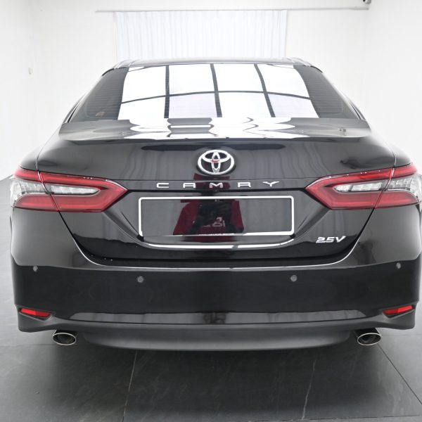 Toyota Camry 2.5 V Auto AT (2022) - Image 5