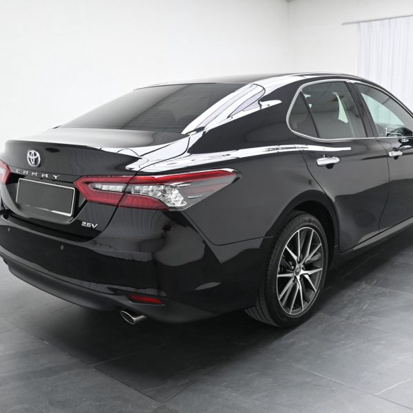 Toyota Camry 2.5 V Auto AT (2022) - Image 6