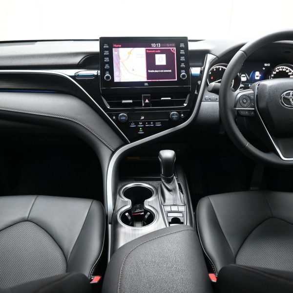 Toyota Camry 2.5 V Auto AT (2022) - Image 7