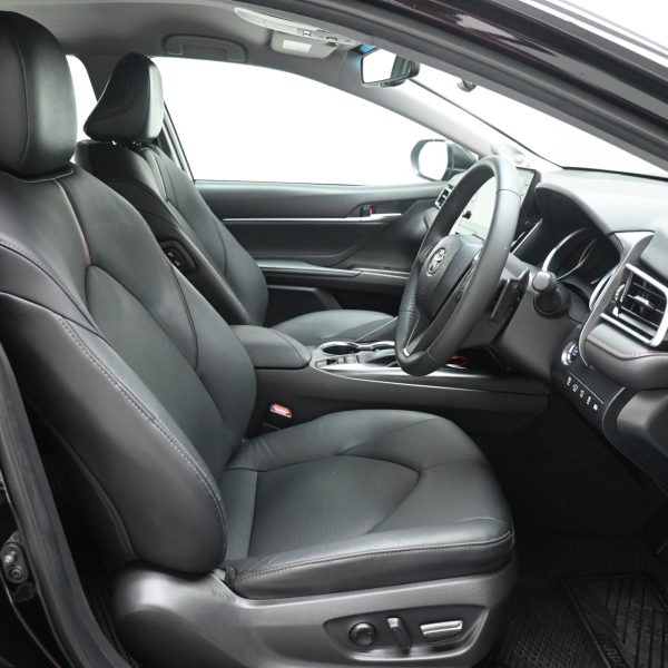 Toyota Camry 2.5 V Auto AT (2022) - Image 8
