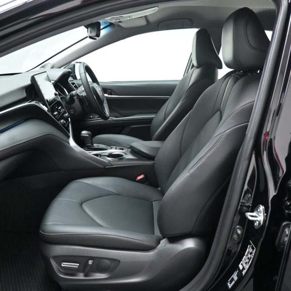 Toyota Camry 2.5 V Auto AT (2022) - Image 9