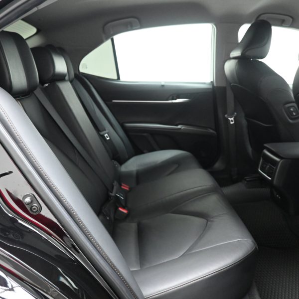 Toyota Camry 2.5 V Auto AT (2022) - Image 10