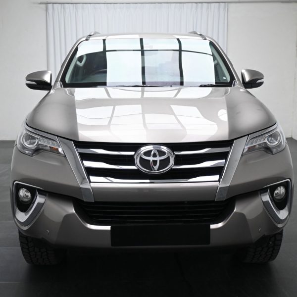 Toyota Fortuner 2.7 SRZ AT (2017) - Image 2