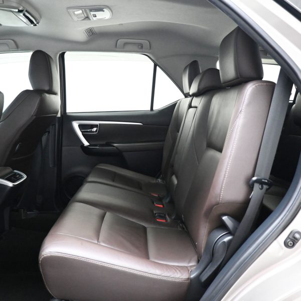 Toyota Fortuner 2.7 SRZ AT (2017) - Image 11