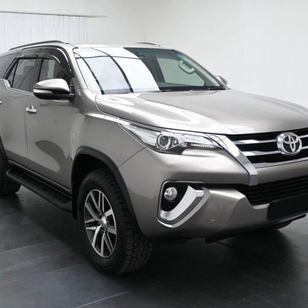 Toyota Fortuner 2.7 SRZ AT (2017) - Image 3