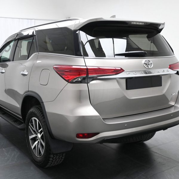 Toyota Fortuner 2.7 SRZ AT (2017) - Image 4