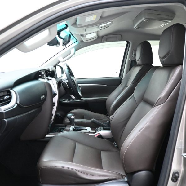 Toyota Fortuner 2.7 SRZ AT (2017) - Image 9