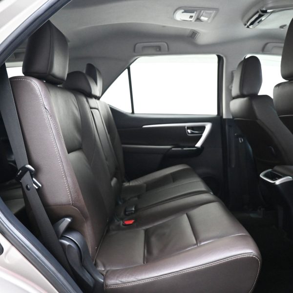 Toyota Fortuner 2.7 SRZ AT (2017) - Image 10