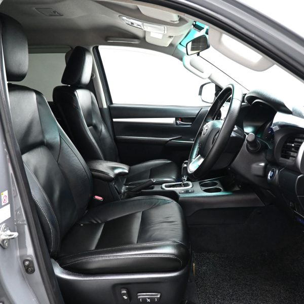 Toyota Hilux 2.8 G 4x4 Double Cab Auto AT (2017) - Image 11