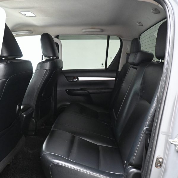 Toyota Hilux 2.8 G 4x4 Double Cab Auto AT (2017) - Image 14