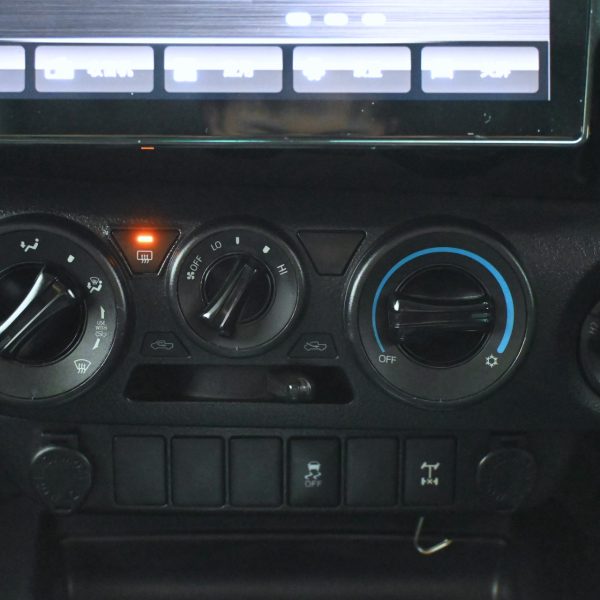 Toyota Hilux 2.8 G 4x4 Double Cab Auto AT (2017) - Image 16