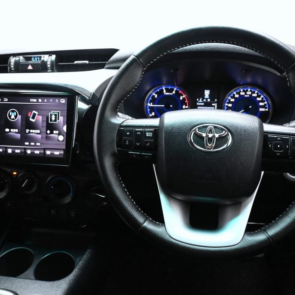 Toyota Hilux 2.8 G 4x4 Double Cab Auto AT (2017) - Image 18